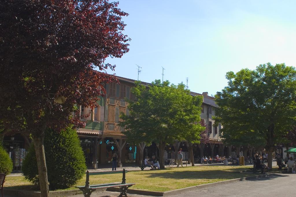 Hotel Le Commerce Мірпуа Екстер'єр фото