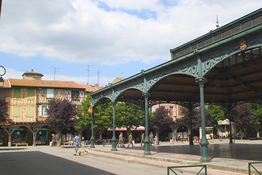 Hotel Le Commerce Мірпуа Екстер'єр фото